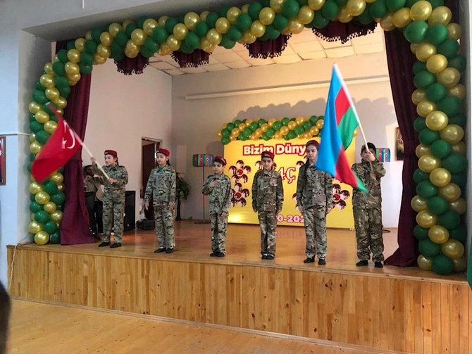 R.Nəsirov adına 111 nömrəli məktəbdə 1 iyun Uşaqların Beynəlxalq Müdafiəsi günü qeyd olundu — FOTOLAR