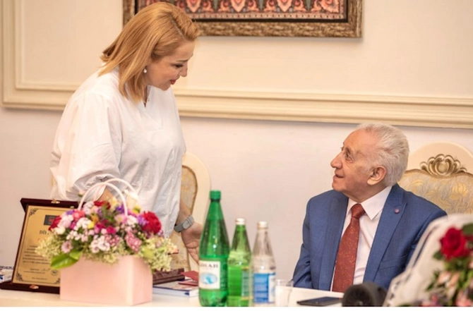 “Qədir Aslan - 80” xatirat kitabının təqdimat mərasimi keçirildi — VİDEO/FOTO “Qədir Aslan - 80” xatirat kitabının təqdimat mərasimi keçirildi — VİDEO/FOTO