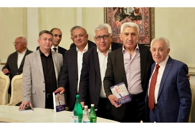 “Qədir Aslan - 80” xatirat kitabının təqdimat mərasimi keçirildi — VİDEO/FOTO “Qədir Aslan - 80” xatirat kitabının təqdimat mərasimi keçirildi — VİDEO/FOTO