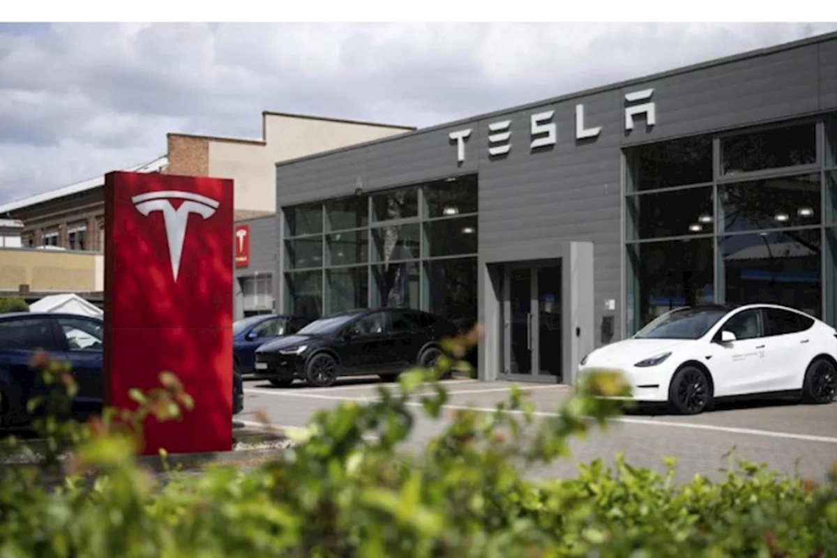 Tesla nasazlığa görə 125 min avtomobili geri çağırdı