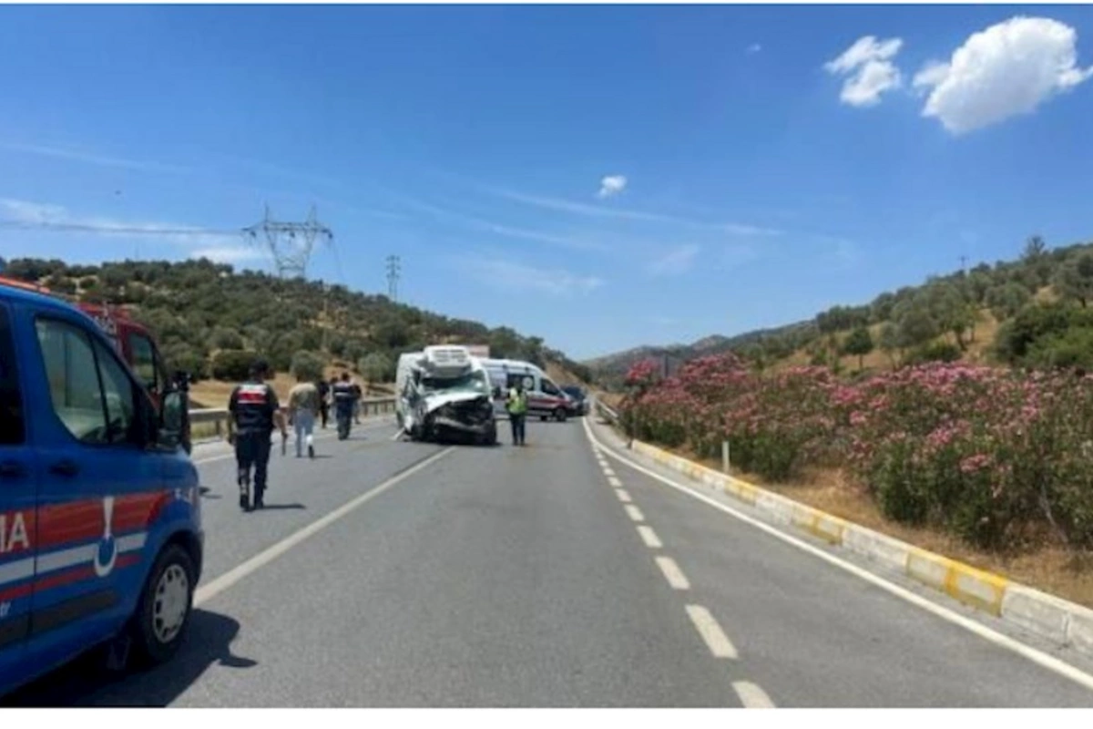 İki mikroavtobus toqquşdu: Çoxlu sayda yaralı var
