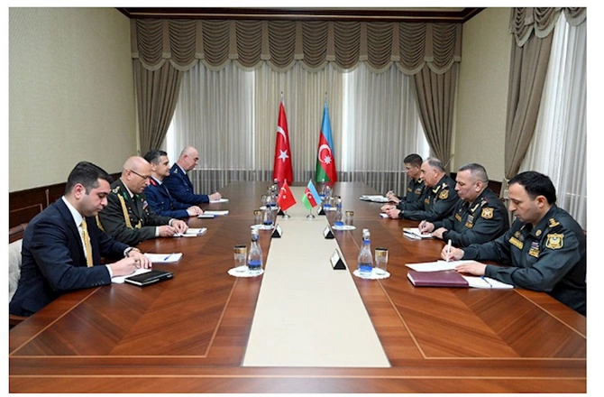 Azərbaycan-Türkiyə hərbi əməkdaşlığı müzakirə olundu — FOTO Azərbaycan-Türkiyə hərbi əməkdaşlığı müzakirə olundu — FOTO