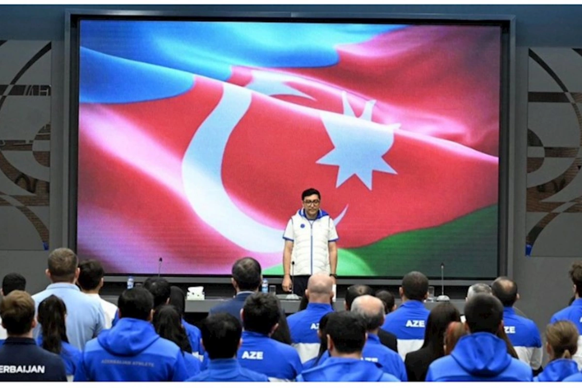 Fərid Qayıbov beynəlxalq yarışlarda uğur qazanan idmançılarla görüşdü
