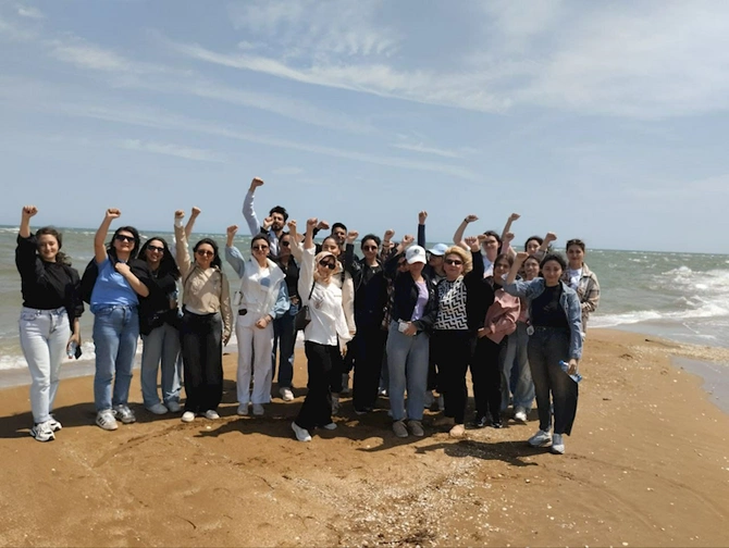 Gənc bioloqlardan Biz irəlidəyik adlı ekoloji aksiya təşəbbüsü — FOTOLAR Gənc bioloqlardan Biz irəlidəyik adlı ekoloji aksiya təşəbbüsü — FOTOLAR