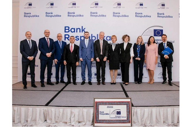 Dünyanın ən böyük beynəlxalq maliyyə institutu Bank Respublikanı seçdi — FOTOLAR