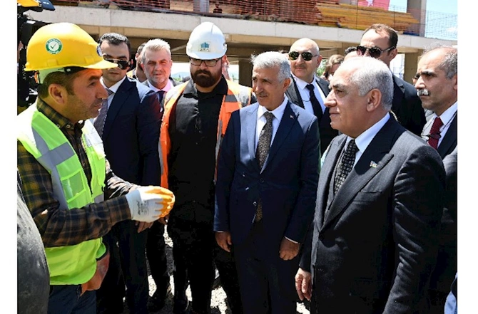 Əli Əsədov Kahramanmaraşda “Azərbaycan məhəlləsi”ndə tikinti işləri ilə tanış oldu — FOTO Əli Əsədov Kahramanmaraşda “Azərbaycan məhəlləsi”ndə tikinti işləri ilə tanış oldu — FOTO