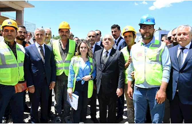 Əli Əsədov Kahramanmaraşda “Azərbaycan məhəlləsi”ndə tikinti işləri ilə tanış oldu — FOTO Əli Əsədov Kahramanmaraşda “Azərbaycan məhəlləsi”ndə tikinti işləri ilə tanış oldu — FOTO