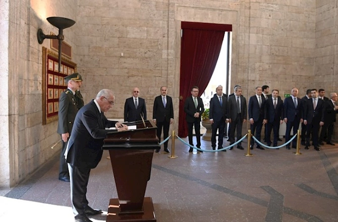 Əli Əsədov Anıtqəbiri ziyarət edib — FOTO