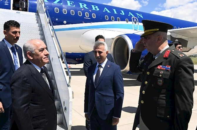 Əli Əsədov Türkiyəyə getdi — FOTO