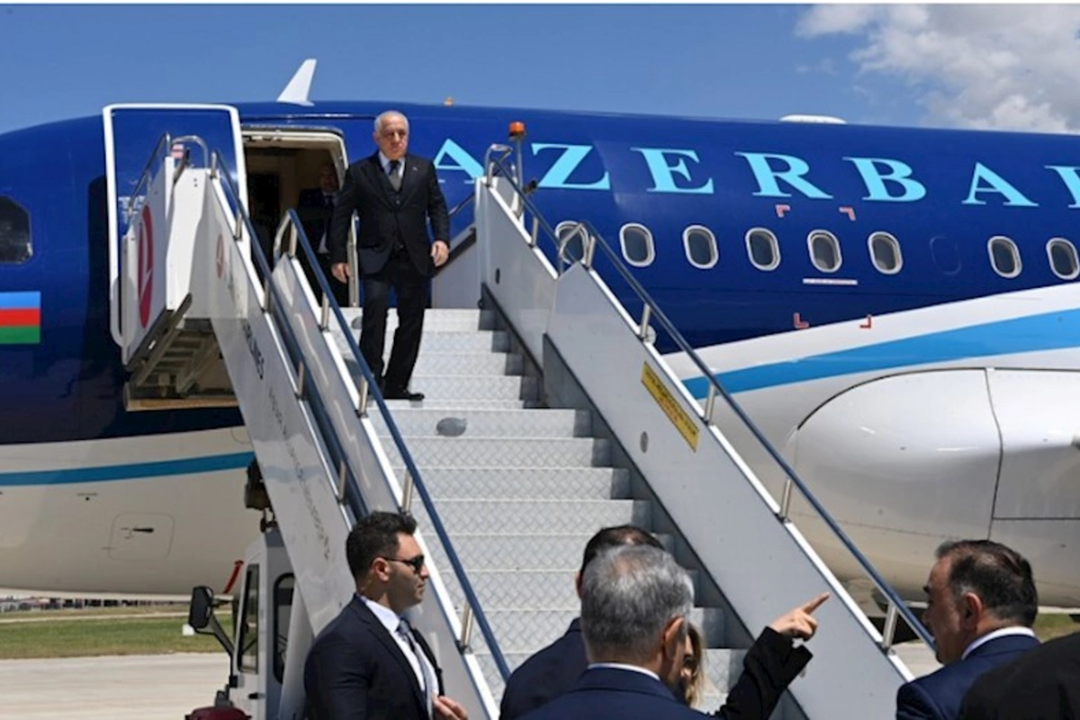 Əli Əsədov Türkiyəyə getdi — FOTO