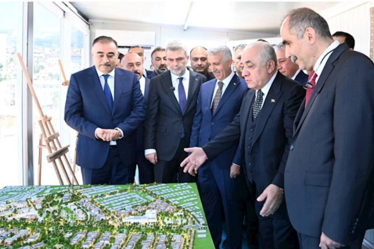 Əli Əsədov Kahramanmaraşda “Azərbaycan məhəlləsi”ndə tikinti işləri ilə tanış oldu — FOTO