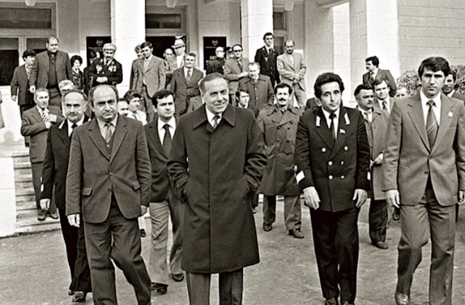 Yevlax-Balakən dəmir yolunu Heydər Əliyev tikdirdi, Kamran Bağırov isə açılışına belə gəlmədi Yevlax-Balakən dəmir yolunu Heydər Əliyev tikdirdi, Kamran Bağırov isə açılışına belə gəlmədi