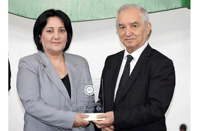 AHİK tərəfindən 2023-cü ilin ən yaxşı müəssisələri mükafatlandırıldı — FOTOLAR AHİK tərəfindən 2023-cü ilin ən yaxşı müəssisələri mükafatlandırıldı — FOTOLAR
