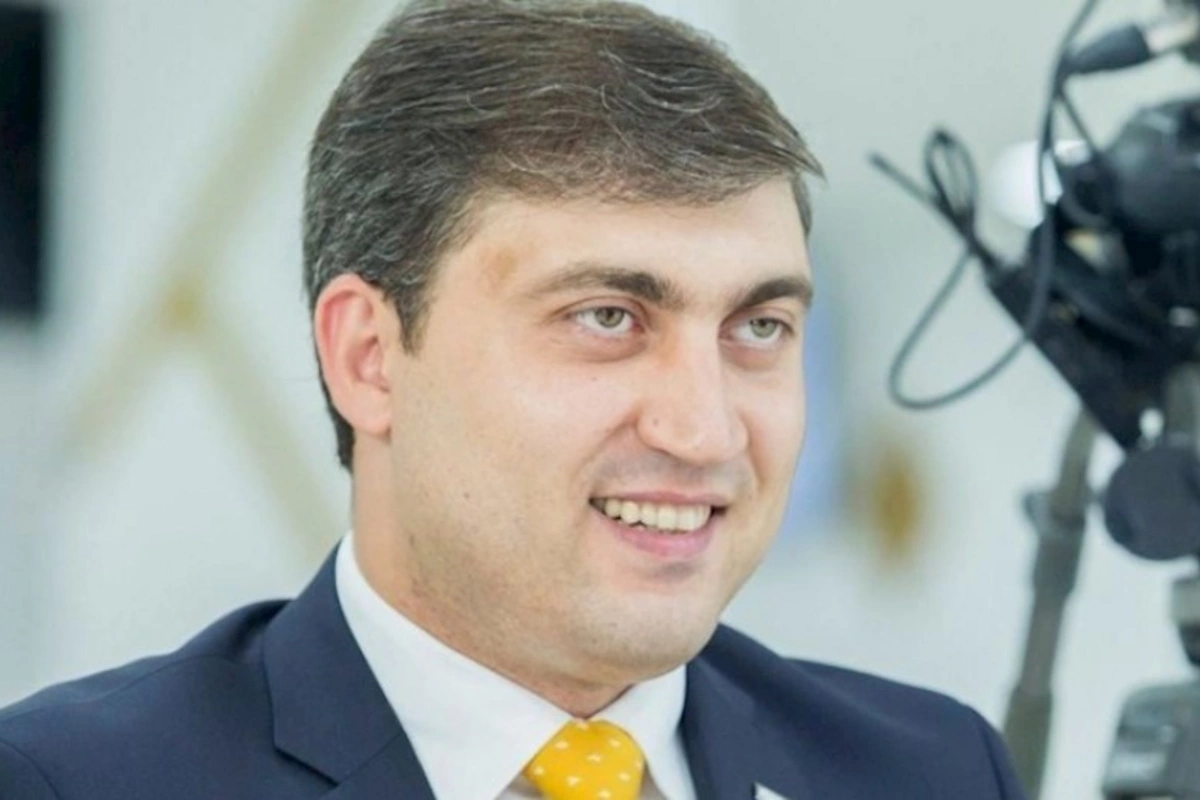 Azərbaycanlı jurnalist Harvardın məzunu oldu — FOTO
