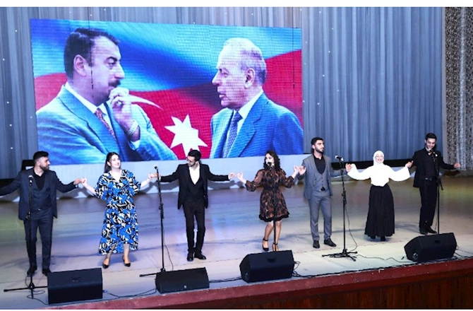 Tələbələr arasında keçirilmiş müsabiqə-festivalın yekun konserti — FOTOLAR