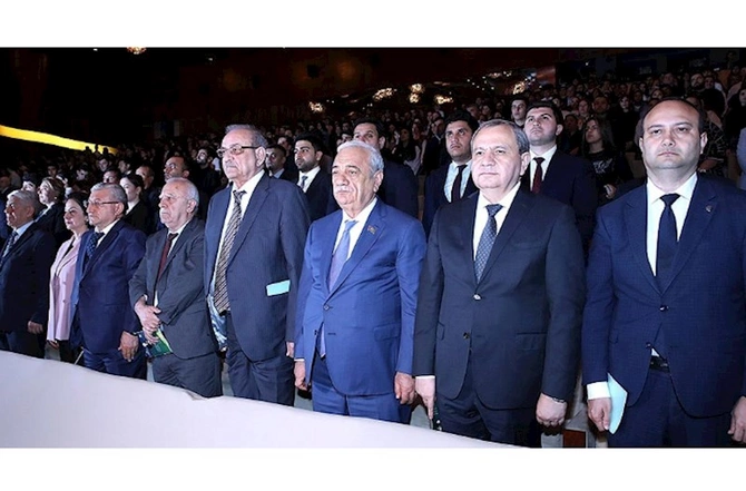 Tələbələr arasında keçirilmiş müsabiqə-festivalın yekun konserti — FOTOLAR