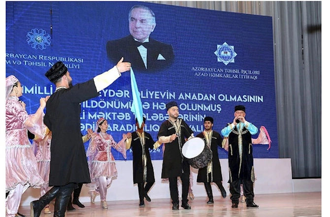 Tələbələr arasında keçirilmiş müsabiqə-festivalın yekun konserti — FOTOLAR