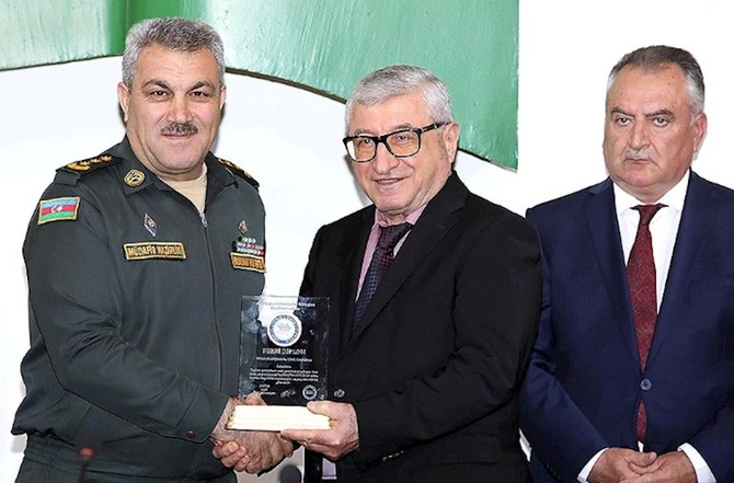AHİK tərəfindən 2023-cü ilin ən yaxşı müəssisələri mükafatlandırıldı — FOTOLAR AHİK tərəfindən 2023-cü ilin ən yaxşı müəssisələri mükafatlandırıldı — FOTOLAR