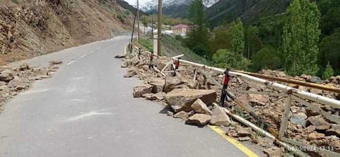 Azərbaycanda qaya uçqunu olub — FOTOLAR Azərbaycanda qaya uçqunu olub — FOTOLAR