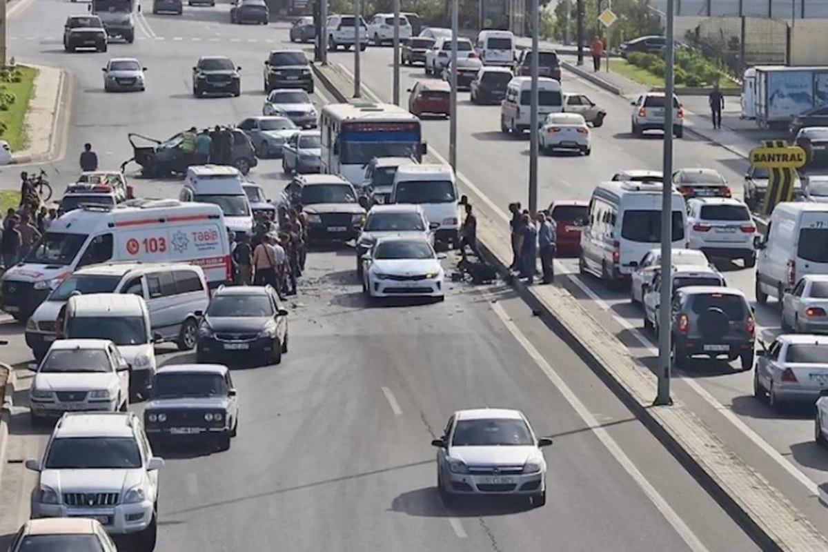 Yol qəzası Şüvəlan istiqamətində sıxlığa səbəb olub