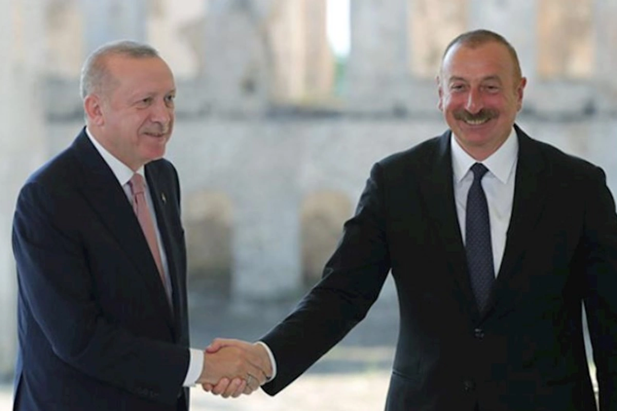 Prezidentlər Ankarada hava limanında görüşdülər