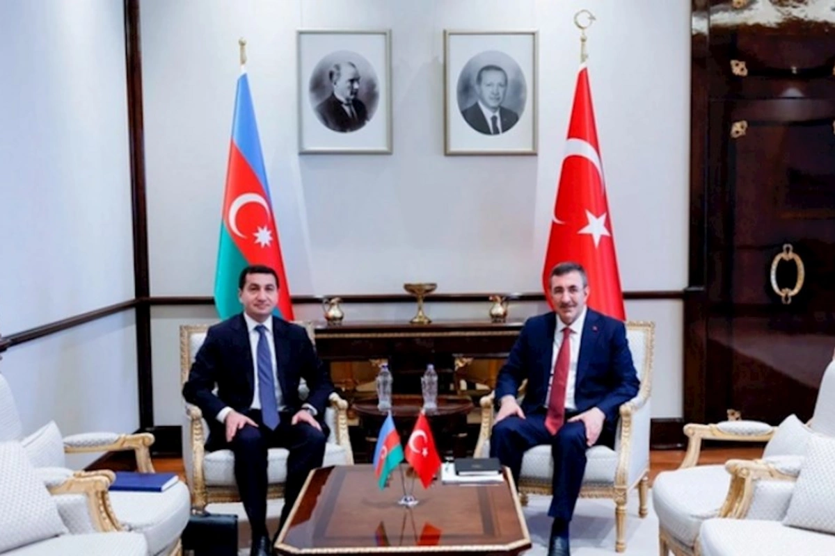 Cevdet Yılmaz və Hikmət Hacıyev ikitərəfli münasibətləri müzakirə ediblər