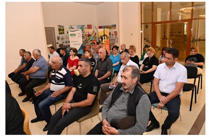 “Azərişıq” Göygöldə sahibkarlarla görüş keçirdi — FOTOLAR “Azərişıq” Göygöldə sahibkarlarla görüş keçirdi — FOTOLAR