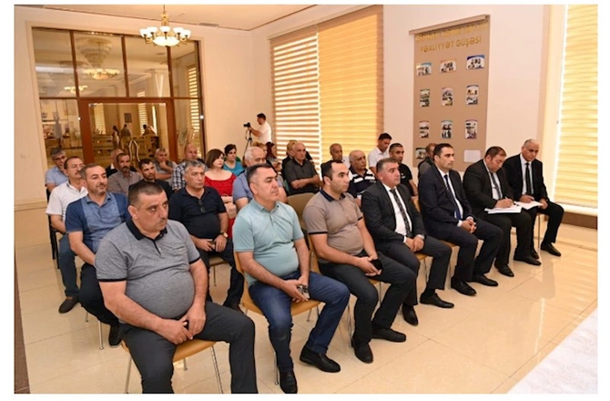 “Azərişıq” Göygöldə sahibkarlarla görüş keçirdi — FOTOLAR “Azərişıq” Göygöldə sahibkarlarla görüş keçirdi — FOTOLAR