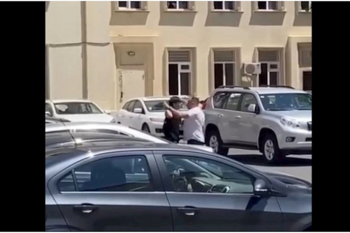 Mühafizəçinin məktəblini döyməsi ilə bağlı araşdırmalara başlanıldı — VİDEO (YENİLƏNİB)