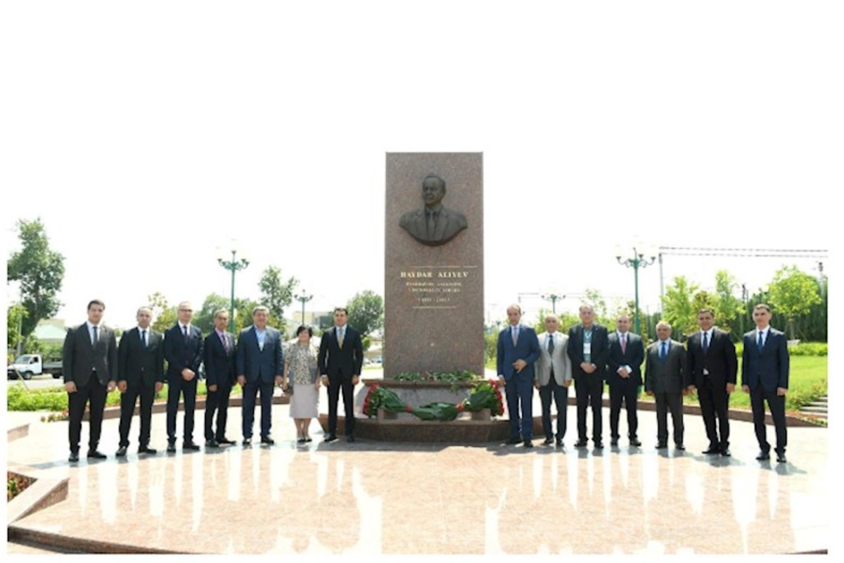 Daşkənddə Ümummilli lider Heydər Əliyevin abidəsi ziyarət olundu — FOTOLAR