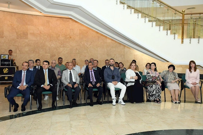 Azərbaycanın sənət incilərində yaşayan milli irsi” — Daşkənddə sərgi açılıb