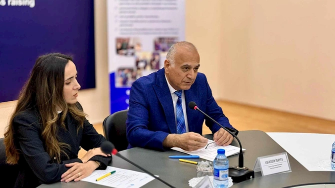 Jurnalistlər “İnsan hüquqları aylığı” çərçivəsində keçirilən təlimdə iştirak ediblər — FOTOLAR Jurnalistlər “İnsan hüquqları aylığı” çərçivəsində keçirilən təlimdə iştirak ediblər — FOTOLAR