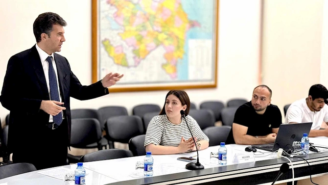 Jurnalistlər “İnsan hüquqları aylığı” çərçivəsində keçirilən təlimdə iştirak ediblər — FOTOLAR Jurnalistlər “İnsan hüquqları aylığı” çərçivəsində keçirilən təlimdə iştirak ediblər — FOTOLAR