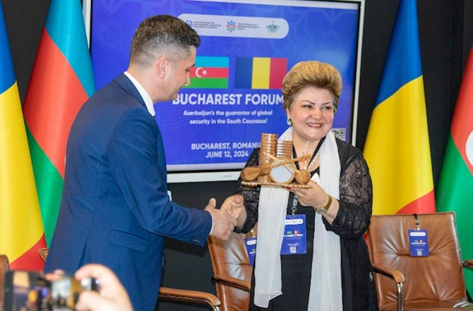 Qərbi Azərbaycana qayıdışla bağlı Buxarest Forumu baş tutub — FOTOLAR