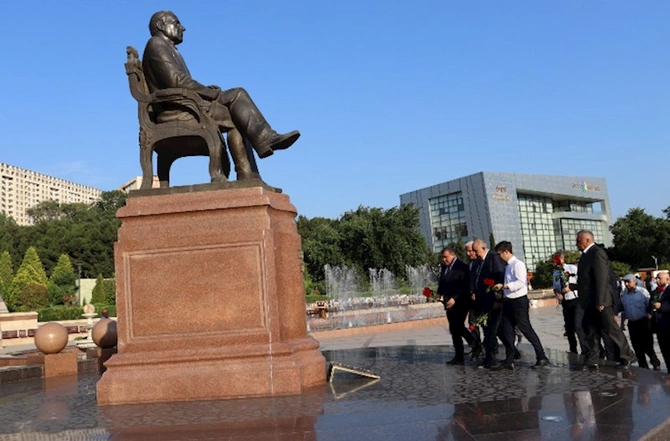 Xətai rayonunda Milli Qurtuluş Günü ilə bağlı silsilə tədbirlər davam edir — FOTOLAR