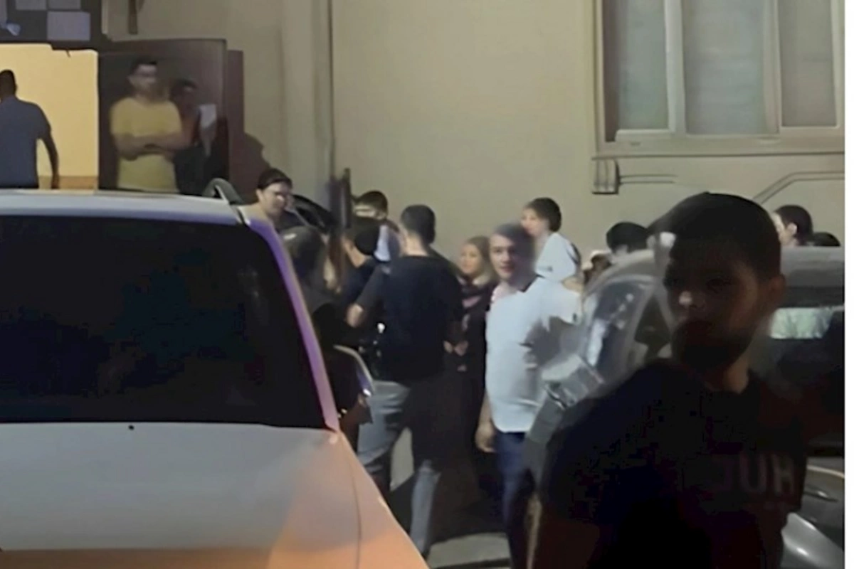 Bakıda çoxmərtəbəli yaşayış binasında lift qırılıb, xəsarət alanlar var — VİDEO