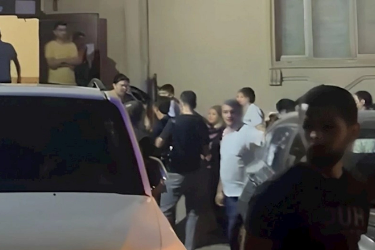 Qırılan liftdə səkkiz yox, 12 nəfər olub — VİDEO