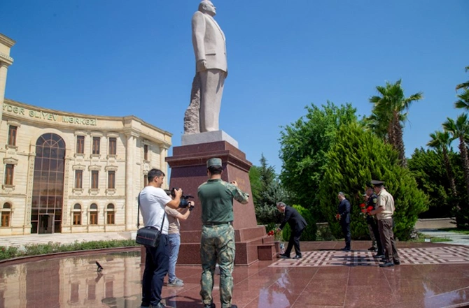 Salyanda “15 iyun – Azərbaycan xalqının Milli Qurtuluş günü” adlı tədbir keçirildi — FOTOLAR Salyanda “15 iyun – Azərbaycan xalqının Milli Qurtuluş günü” adlı tədbir keçirildi — FOTOLAR