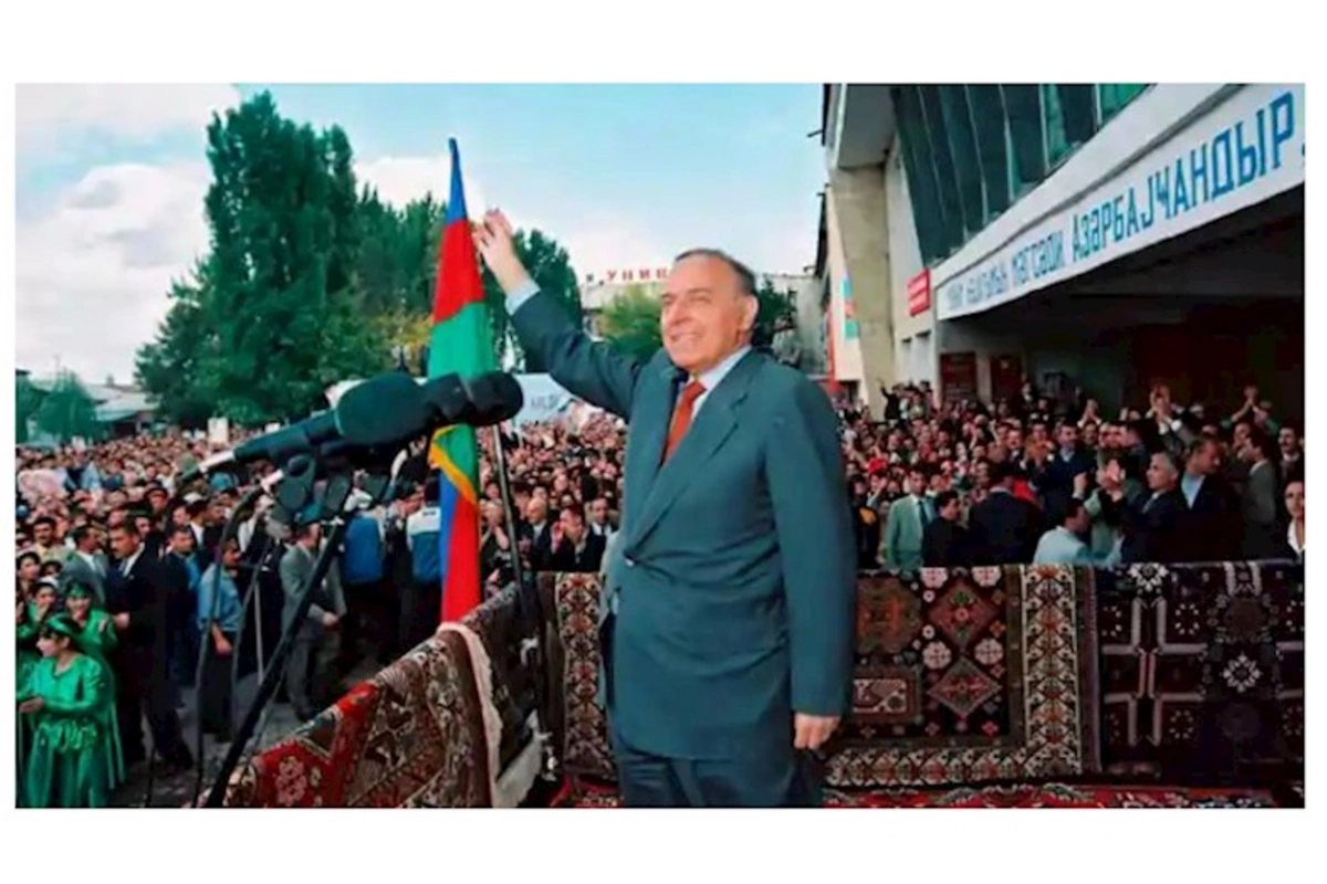 Heydər Əliyev dühası dağılmış Azərbaycanı zirvəyə qaldırdı