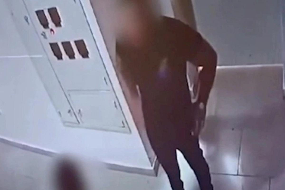 Bakıda müəmmalı hadisə: Axşamlar qapıları döyür, səs gələndə uzaqlaşırlar — VİDEO