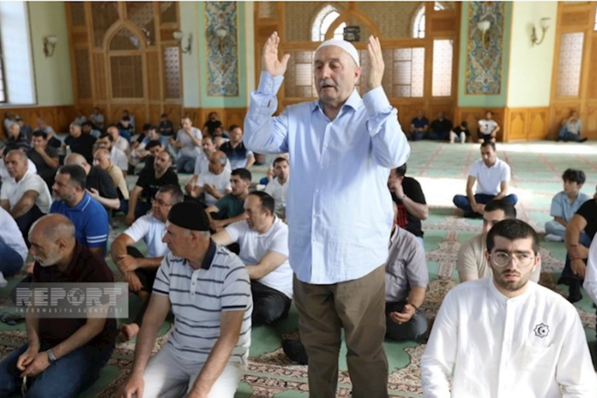 Azərbaycanda məscidlərdə bayram namazı qılınıb — YENİLƏNİB