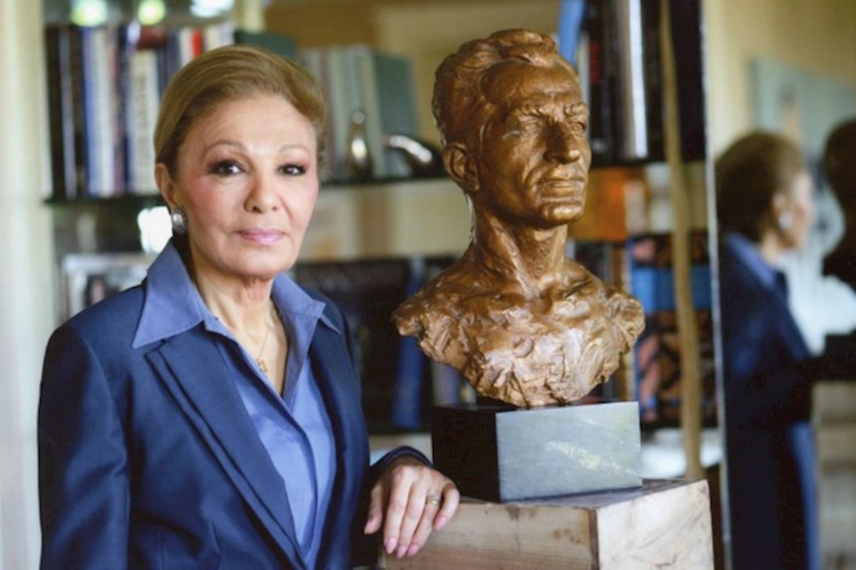 “İnana bilmirdik ki, bu qədər iş görən Şahı Xomeyni əvəz edə bilər” — İran Şahının həyat yoldaşı Fərəh Pəhləvi (MÜSAHİBƏ)