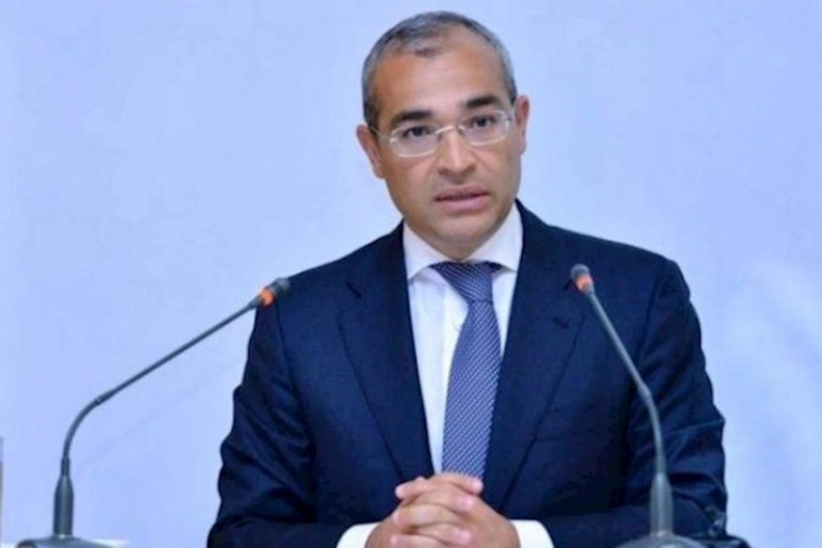 Mikayıl Cabbarov tibb işçilərini təbrik edib