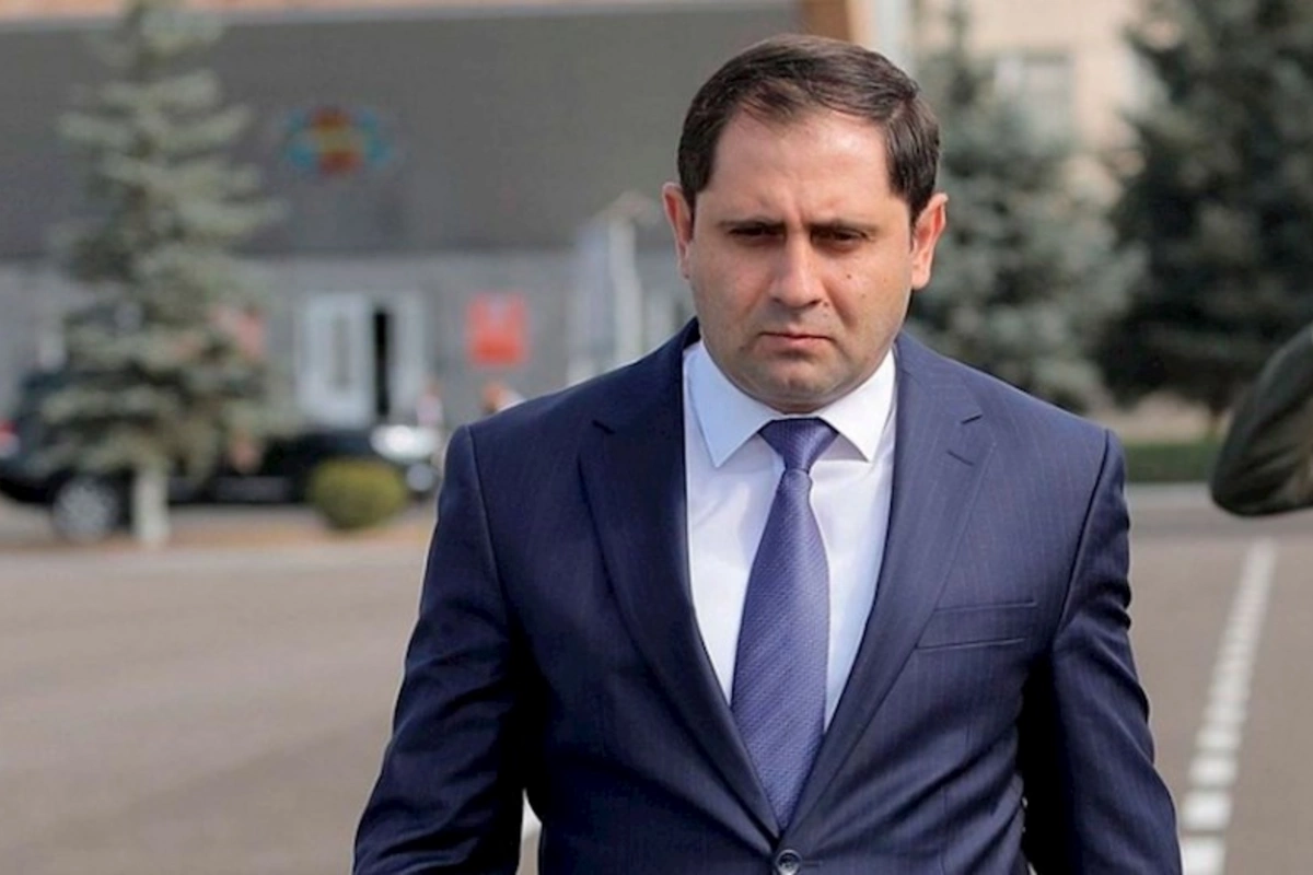 Ermənistanın müdafiə naziri Fransaya səfərə gedib