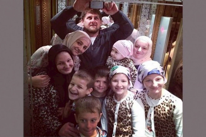 “Kadırov o adamı şirə yedirtdi, qardaşının ölümündə əli var…” — Sensasion FİLM