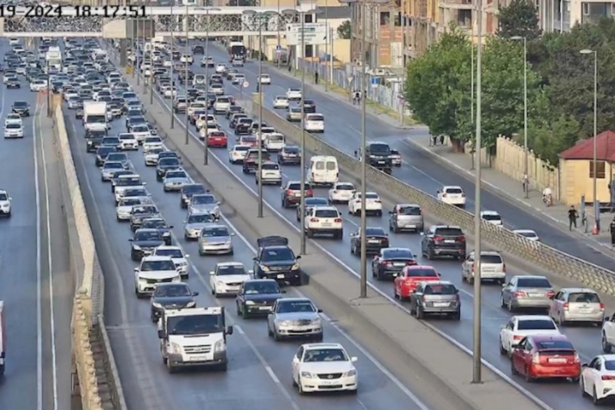 Tətilin sonuncu günündə Bakının bu yollarında tıxac var