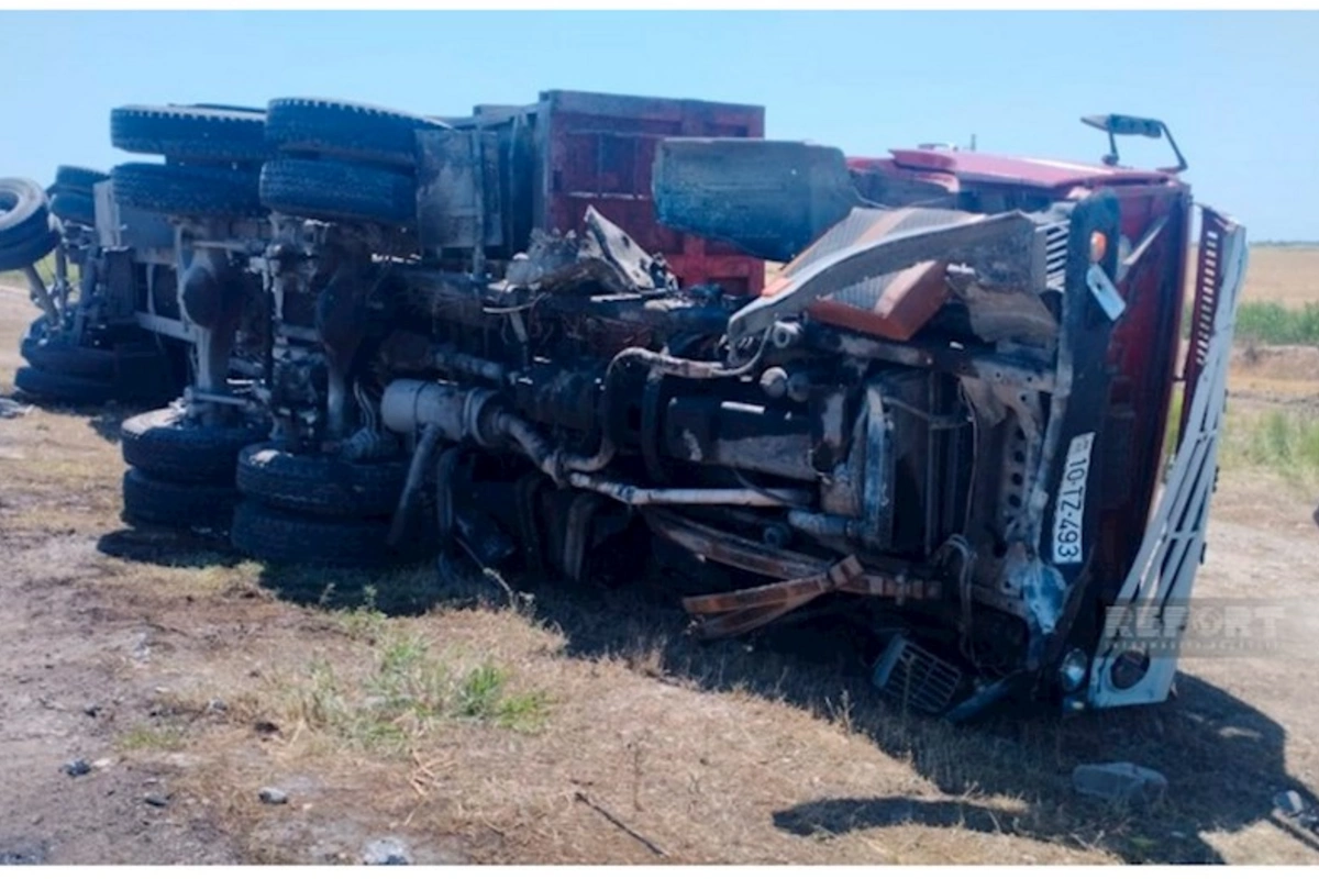 Kürdəmirdə “KamAZ” aşıb, ölən var