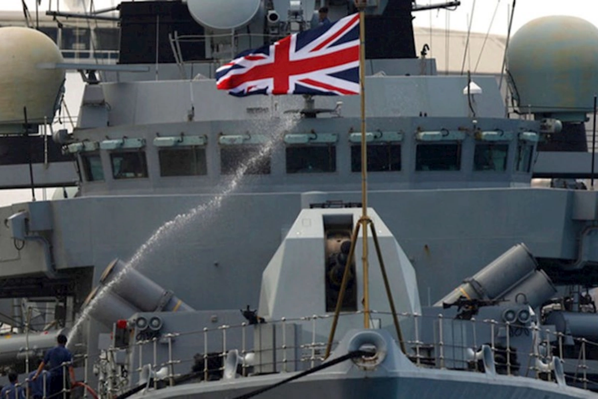 Britaniya gəmisi Yəmən sahillərində hücuma keçib