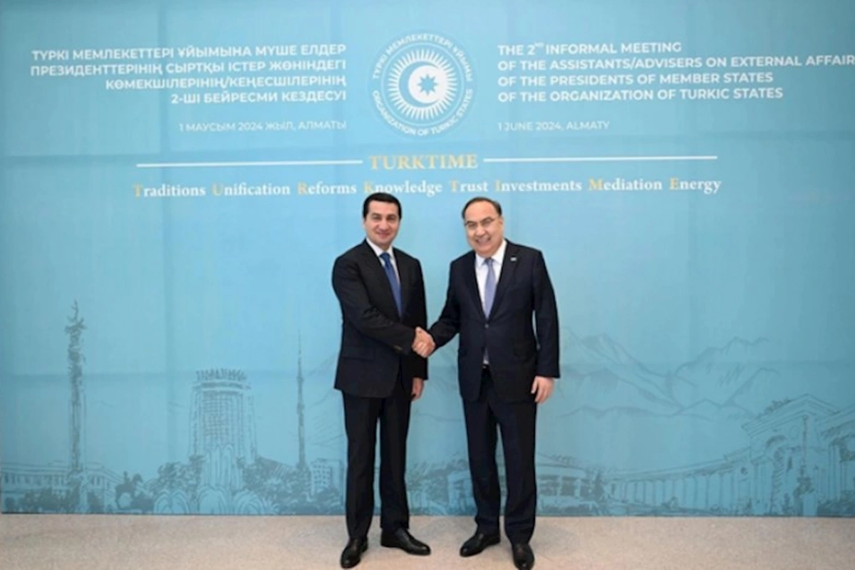 Hikmət Hacıyev qazaxıstanlı həmkarı ilə görüşüb