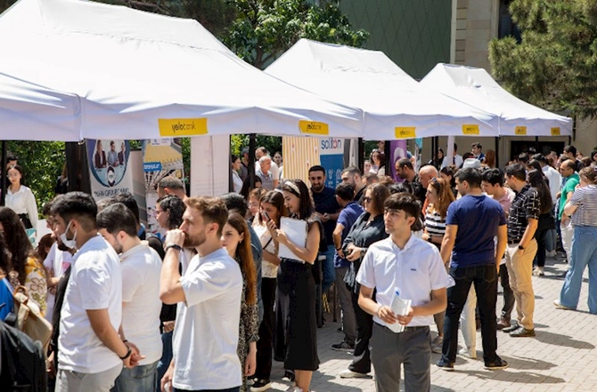 30-dan çox şirkətin iştirakı ilə “Yelo Career Festival” keçirildi — FOTOLAR 30-dan çox şirkətin iştirakı ilə “Yelo Career Festival” keçirildi — FOTOLAR